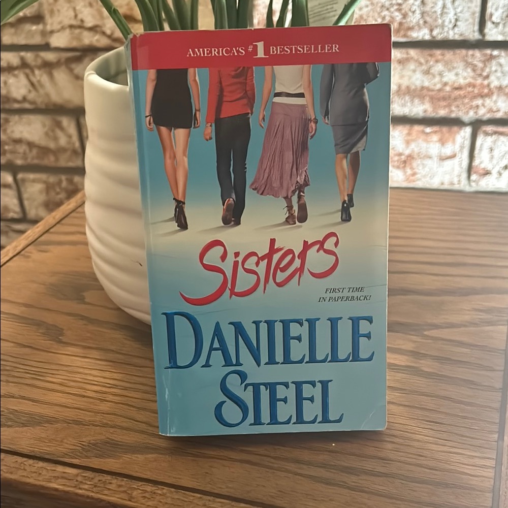 Sisters by Danielle Steel - Paperback